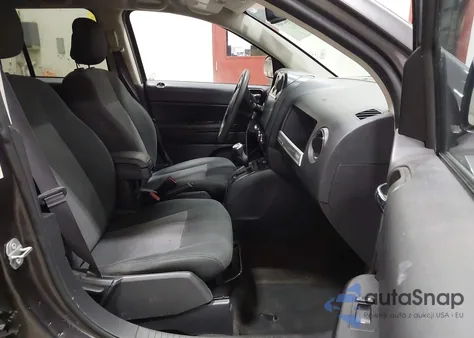 2017 Jeep Compass Sport 4X4 z USA, uszkodzony, nr VIN 1C4NJDBB3HD138113